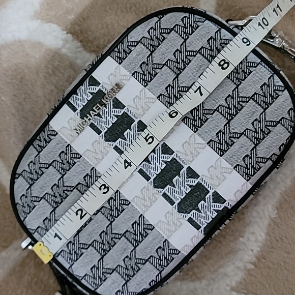 Michael Kors Crossbody - Picture 9 of 12